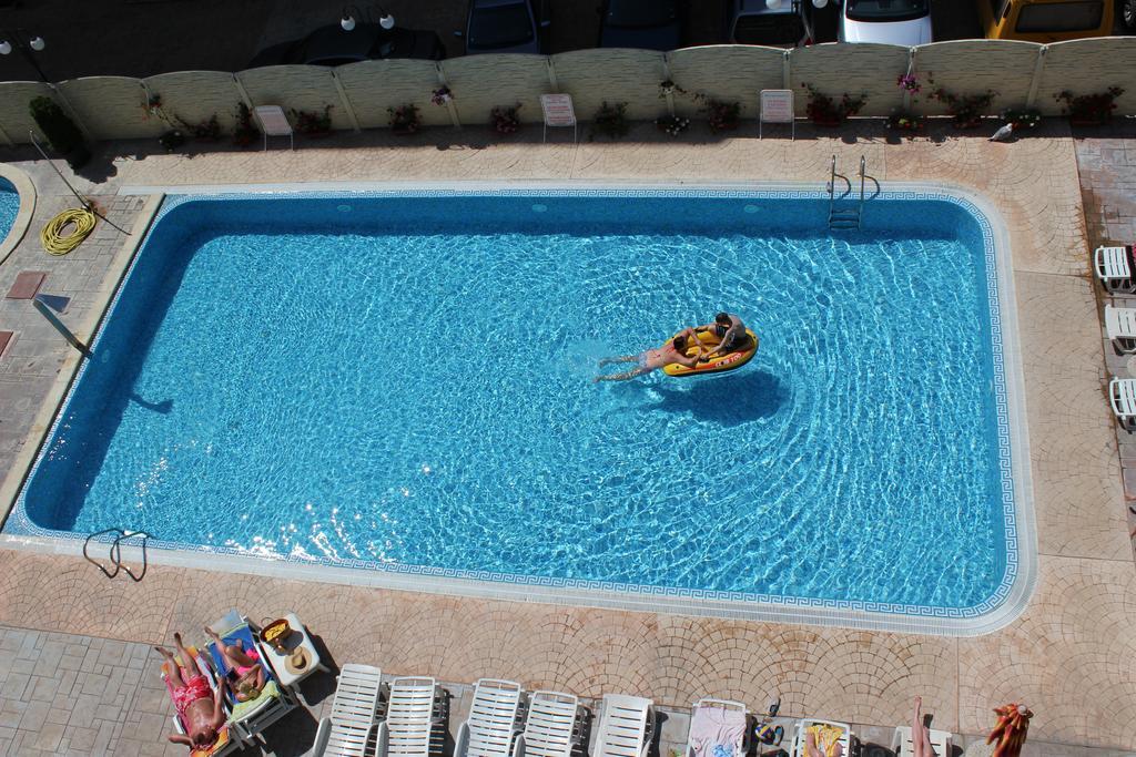 Sb Rentals Apartments In Blue Marine Complex Pantai Sunny Bagian luar foto