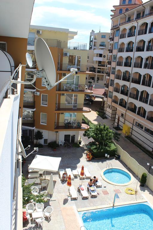 Sb Rentals Apartments In Blue Marine Complex Pantai Sunny Bagian luar foto