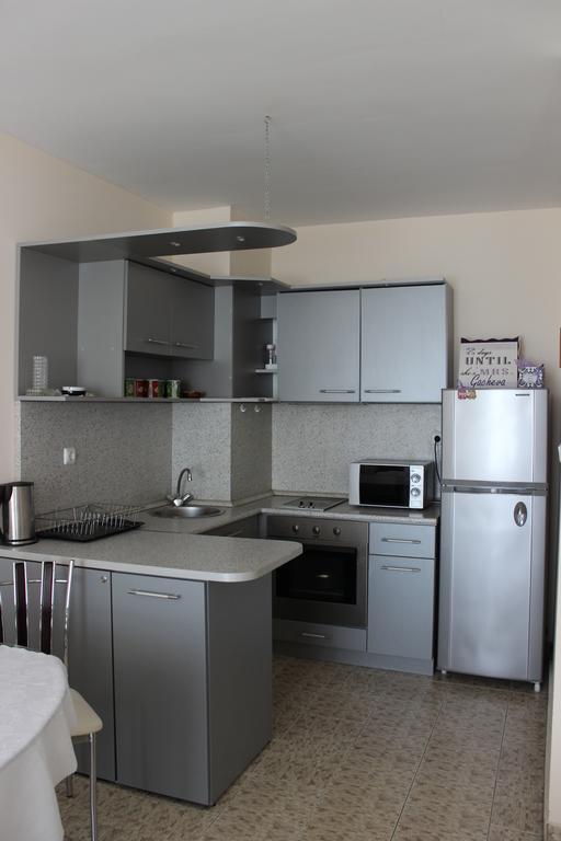 Sb Rentals Apartments In Blue Marine Complex Pantai Sunny Bagian luar foto