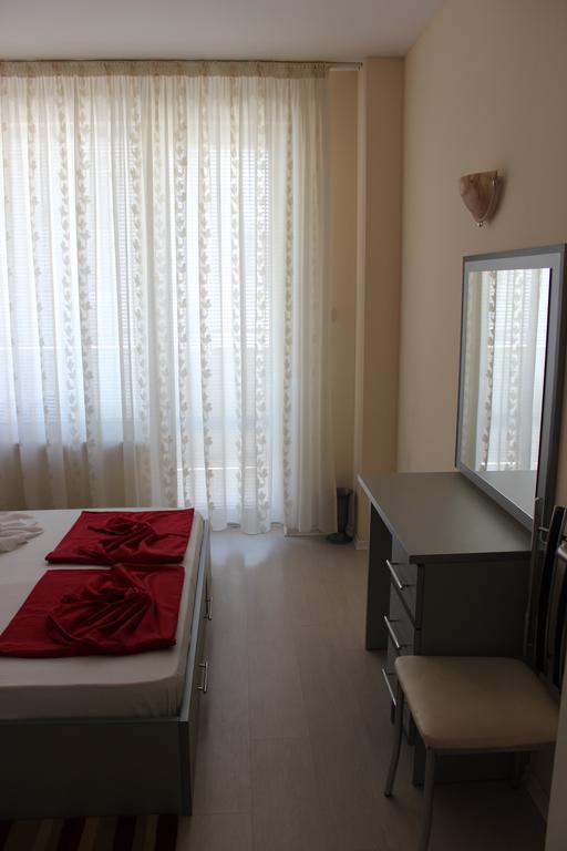 Sb Rentals Apartments In Blue Marine Complex Pantai Sunny Bagian luar foto