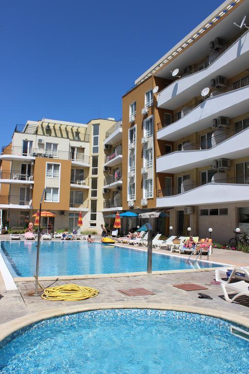 Sb Rentals Apartments In Blue Marine Complex Pantai Sunny Bagian luar foto