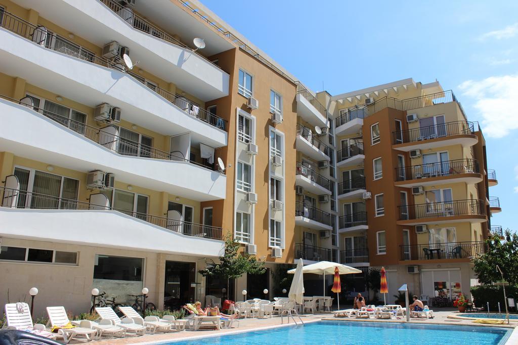 Sb Rentals Apartments In Blue Marine Complex Pantai Sunny Bagian luar foto